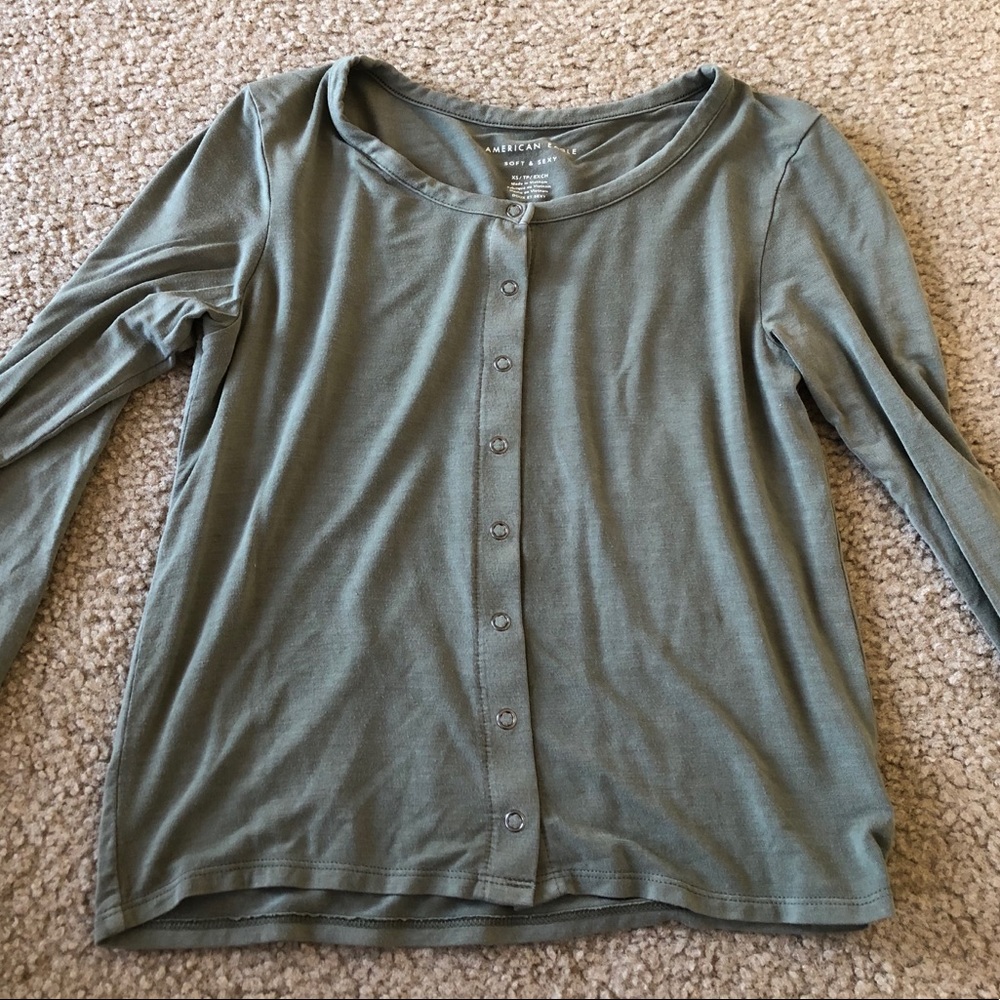 American Eagle button up long sleeve